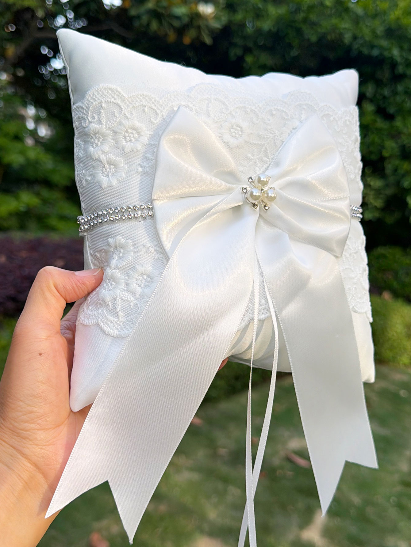 Wit kanten trouwringkussen met - Ring Bearer Pillow recensie en prijs