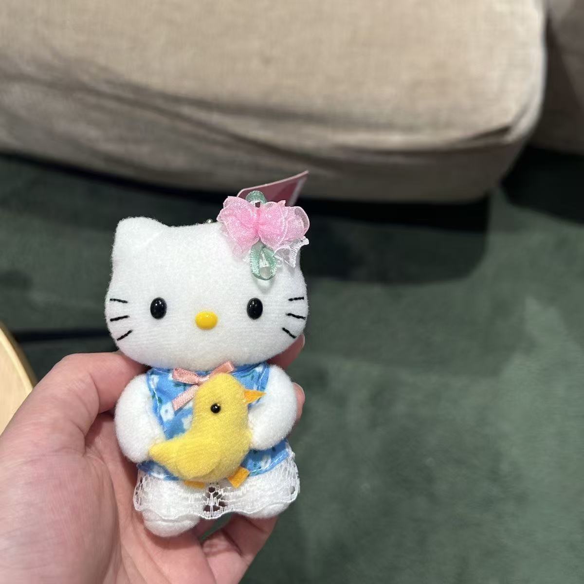 Hello Kitty Hug Duck bloemenju - Good Floral & Wedding Decor Supply Photos recensie en prijs